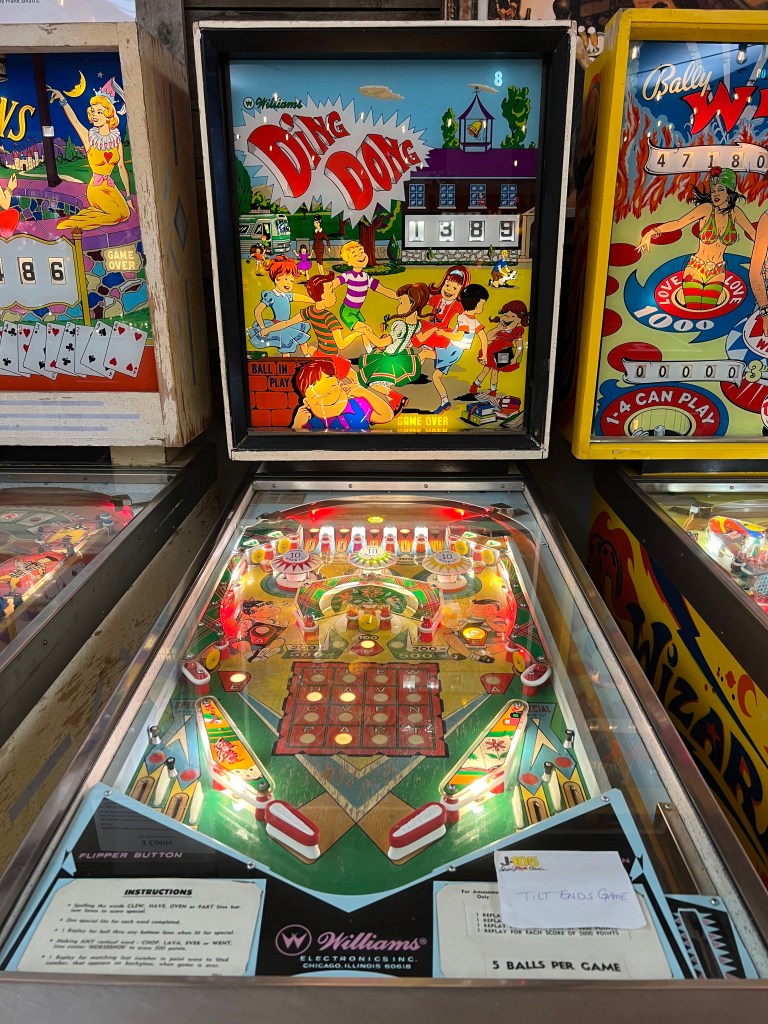 Ding Dong pinball machine
