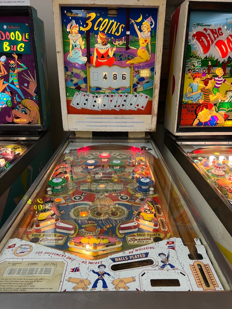 3 Coins pinball machine