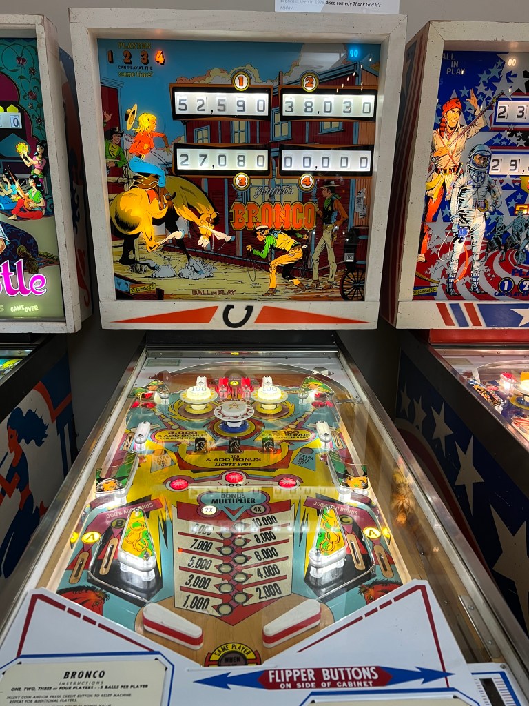 Bronco pinball machine