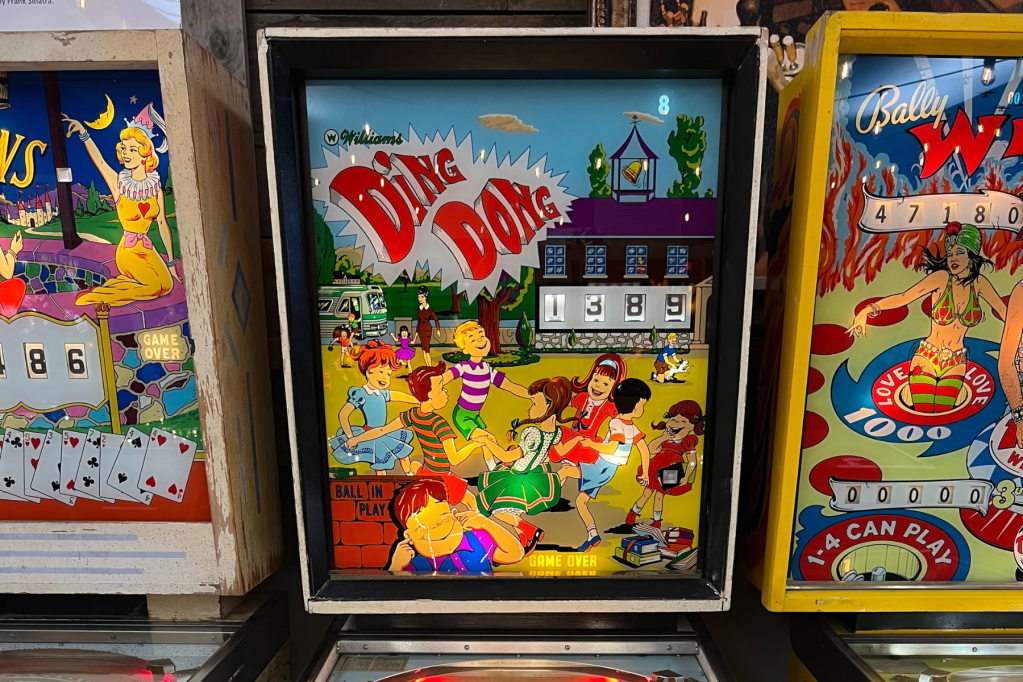 Ding Dong pinball machine